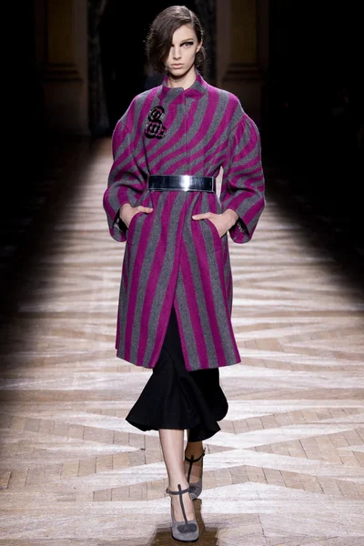 Look 1